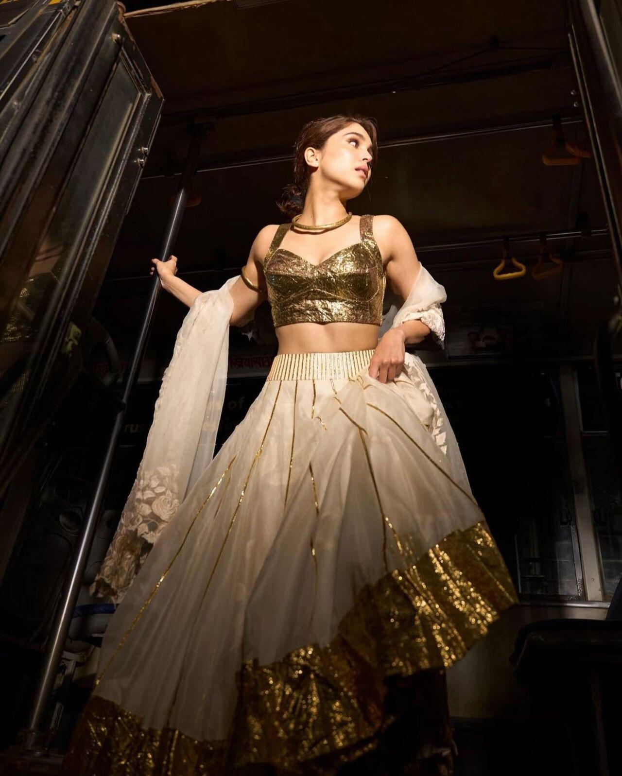 Sharvari’s white-and-gold lehenga is the definition of ethereal elegance. Simple, sophisticated, and glowing — it’s a look that transitions seamlessly from festive rituals to evening soirées.